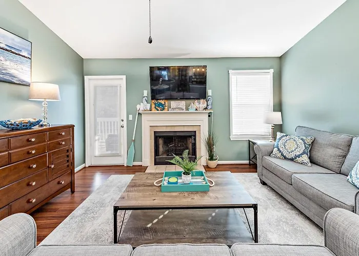 Cozy Budget Friendly Condo Close To The Beach